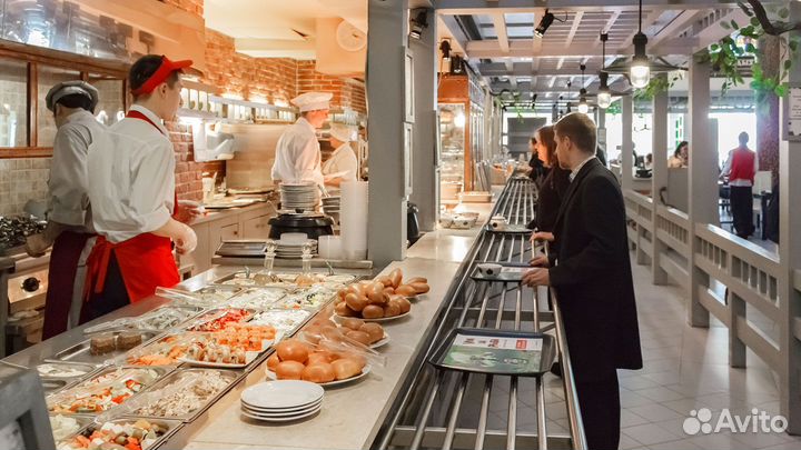 Повар линии раздачи