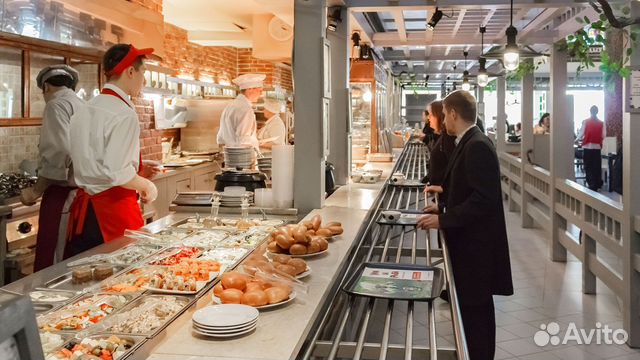 Повар линии раздачи