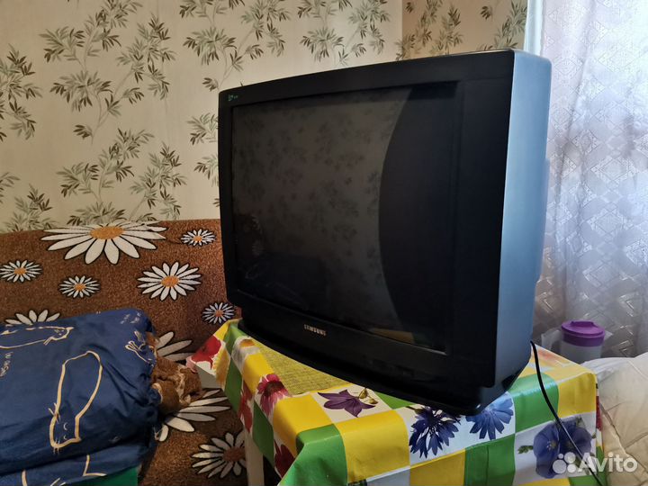 Телевизор Samsung 70см