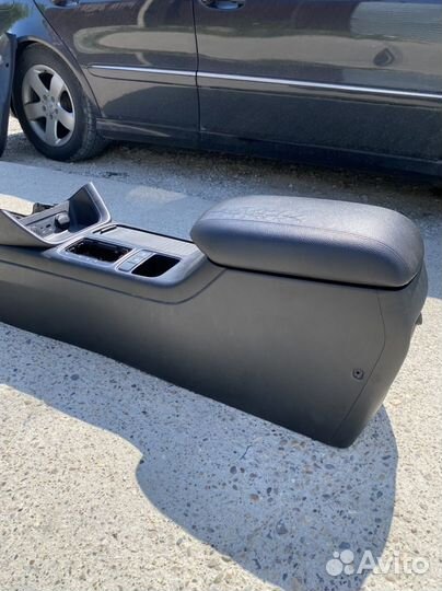 Консоль центральная подлокотник Kia Sorento 2