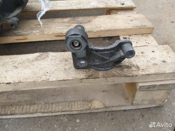 Кронштейн стабилизатора на Мерседес E-class 211