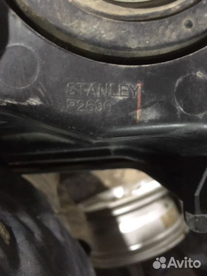 Передняя правая фара Мазда 3