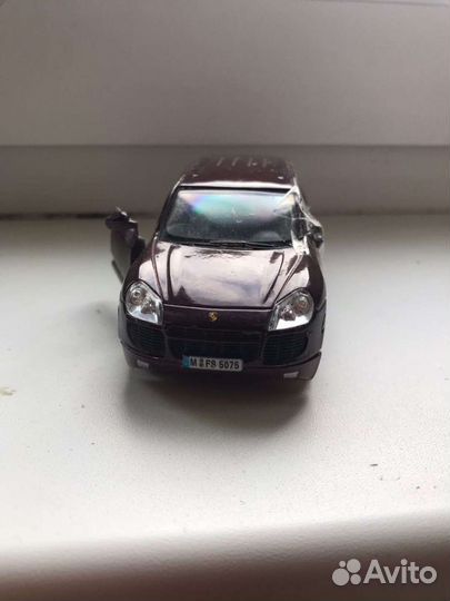 Модель Porsche Cayenne 1/38 Kinsmart
