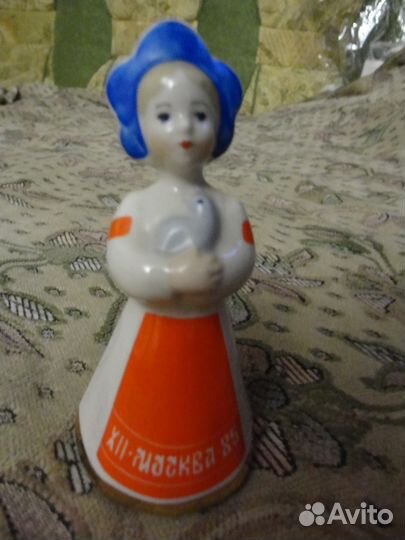 Фарфоровая статуэтка 