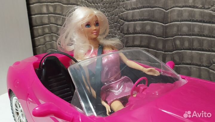 Кукла Barbie в кабриолете
