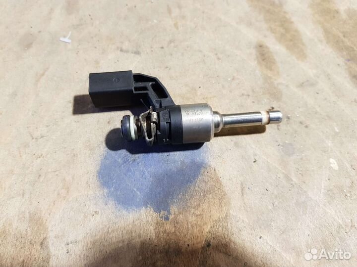 Форсунка топливная Volkswagen golf 6