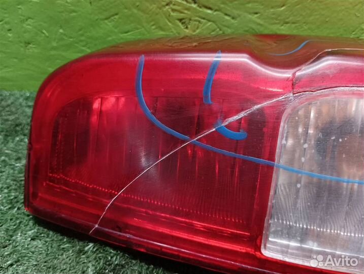 Фонарь задний наружный правый Nissan Navara D40 2