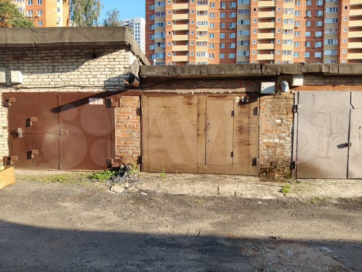 Гараж, > 30 м²