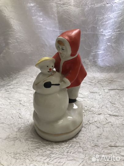 Статуэтка фарфоровая 