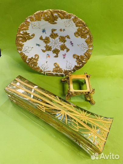 Блюдо с рельефом и позолотой