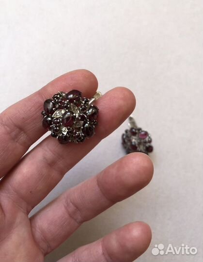 Серебряные серьги с гранатом