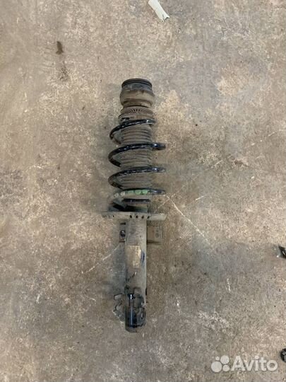 Передняя стойка VW Polo Sedan