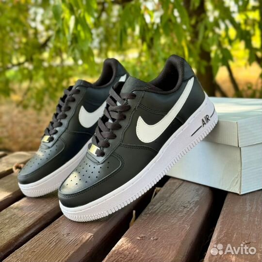 Кроссовки Nike женские