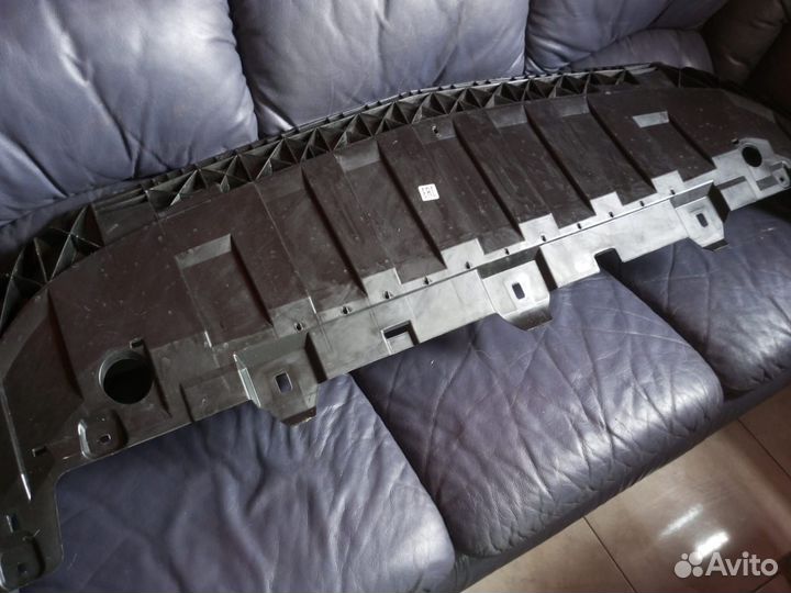 Защита бампера Мерседес 246 б 200 Новый Оригинал