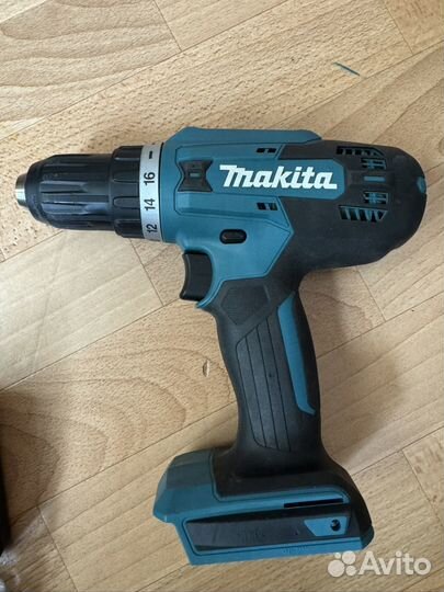 Шуруповерт Makita DF488DWE