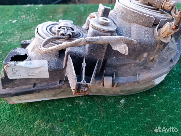 Фара передняя правая Toyota Corolla 8 E 11 2000г