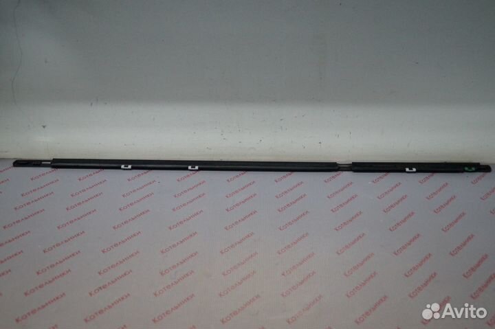 Nissan 82820-AV600 Молдинг зад правый