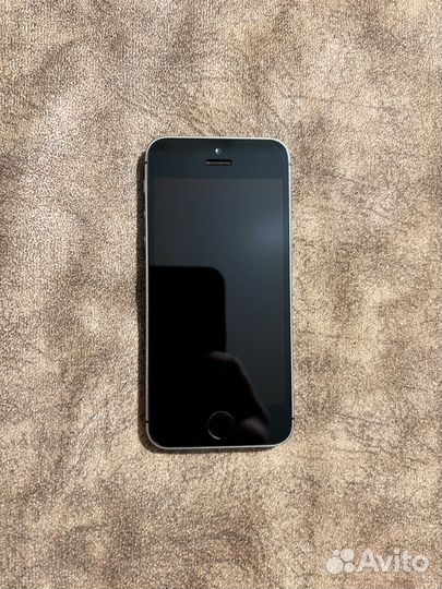 iPhone SE, 32 ГБ