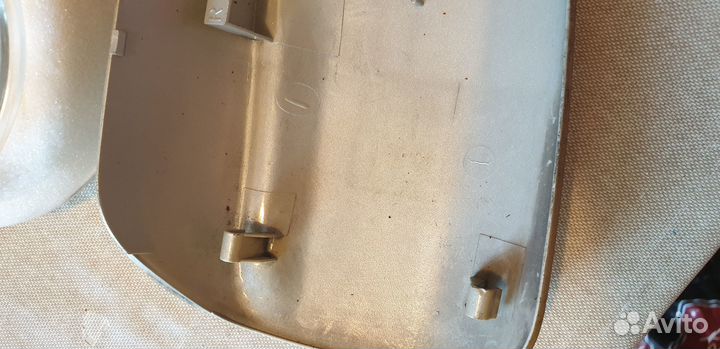 Крышка правого зеркала Mazda Familia
