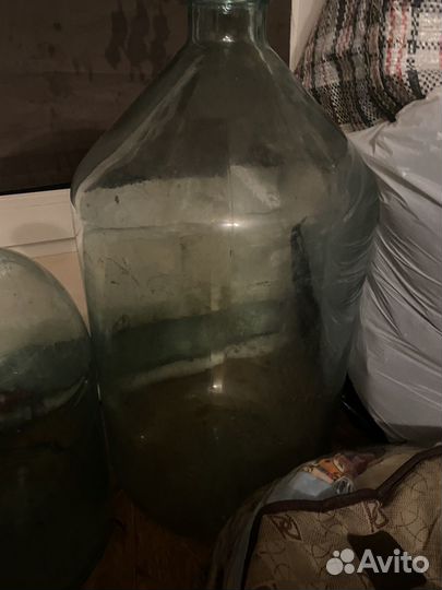 Продам стеклянные бутылки 25л и 15л