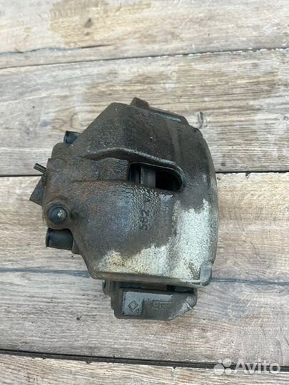 Тормозной суппорт передний правый Audi 3 8P 1.8