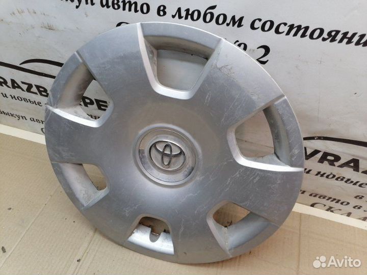Колпак колесный Toyota Hiace 2011
