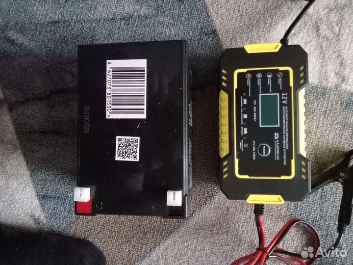 Акумулятор и зарядное устройство