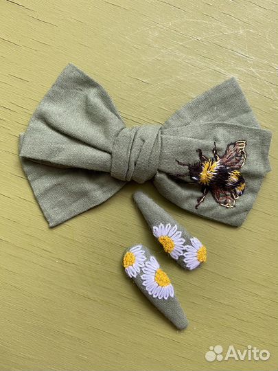 Бантик заколка шмель и ромашки ручная работа