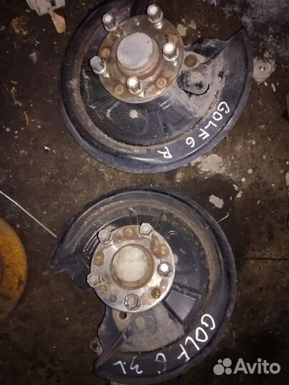 Кулак задний левый правый VW Golf 6 Гольф 1.4 TSI