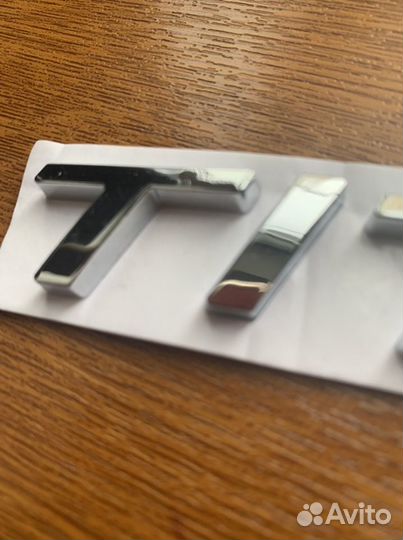 Для автомобиля наклейка хромированная