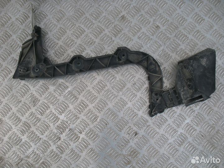 Направляющая заднего бампера Ford Focus 3 2012г