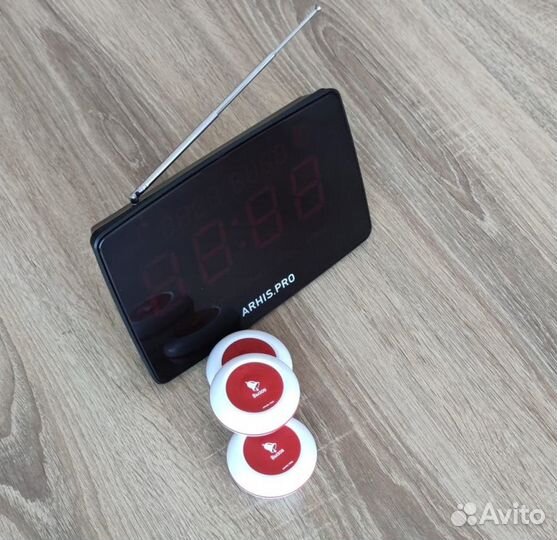 Кнпока вызова официанта и табло отображения вызова