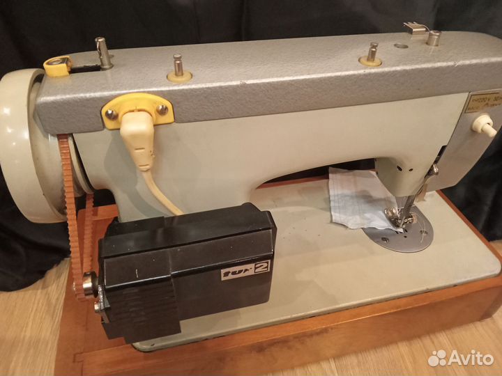 Швейная машина Чайка