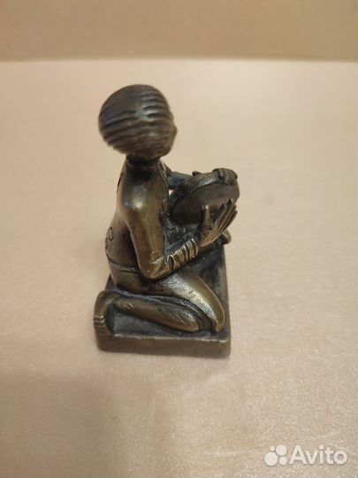 Бронзовая статуэтка