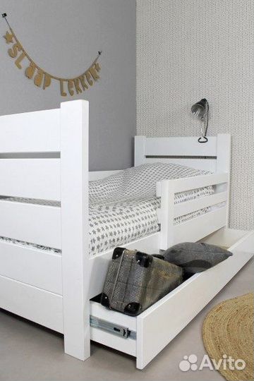 Детская кровать из бука