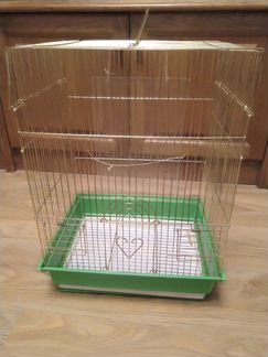 Клетки для птиц вместе с аксессуарами