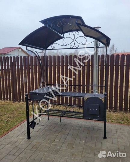 Мангал с крышей