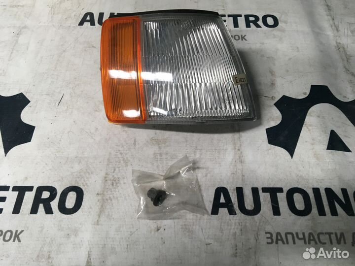 Указатель поворота правый mazda 929