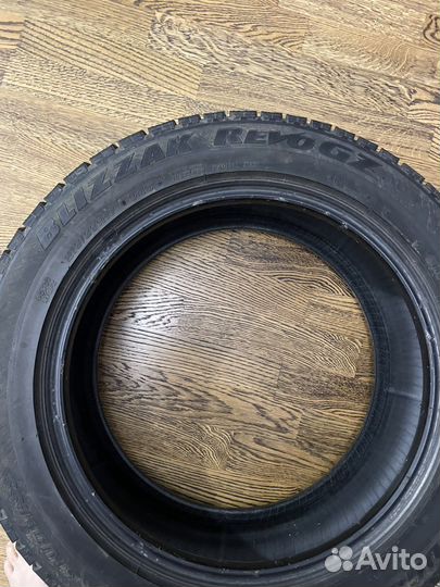 Bridgestone Blizzak Revo GZ 215/55 R17