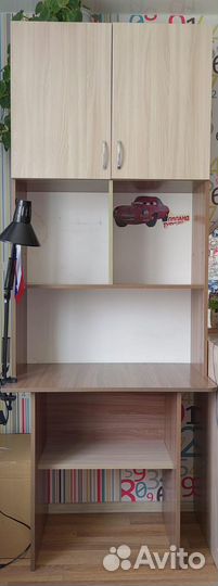 Книжный шкаф