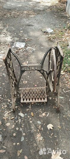 Чугунная станина от швейной машинки