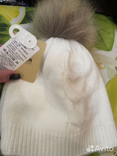 Шапки с мехом енота