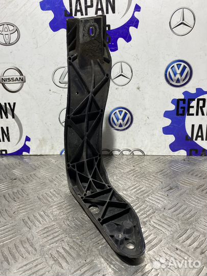 Кронштейн крыла передний левый Audi A4 B6