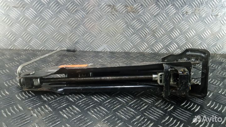 Домкрат на Volkswagen Touareg 7L