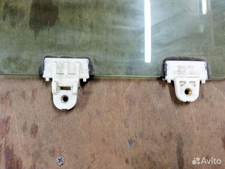 Правое переднее стекло Ниссан Ноут