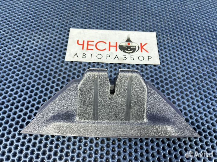 Кожух замка багажника накладка Touareg NF FL