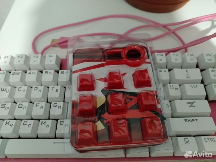 Игровая механическая клавиатура розовая