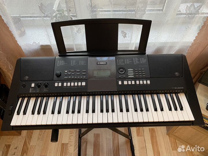Синтезатор Yamaha PSR E423 + стойка