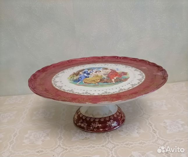 Тортница на ножке