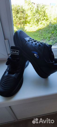 Кроссовки мужские 43 размера новые